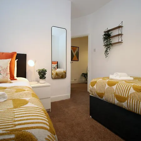 Spacious 4 Bedroom House - Moira Lodge By Ty Sa Cardiff Exterior photo