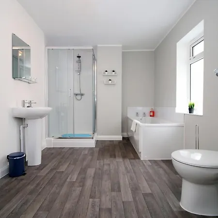 Spacious 4 Bedroom House - Moira Lodge By Ty Sa Cardiff Exterior photo