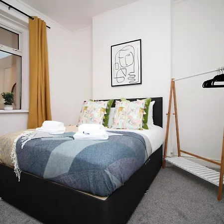 Spacious 4 Bedroom House - Moira Lodge By Ty Sa Cardiff Exterior photo