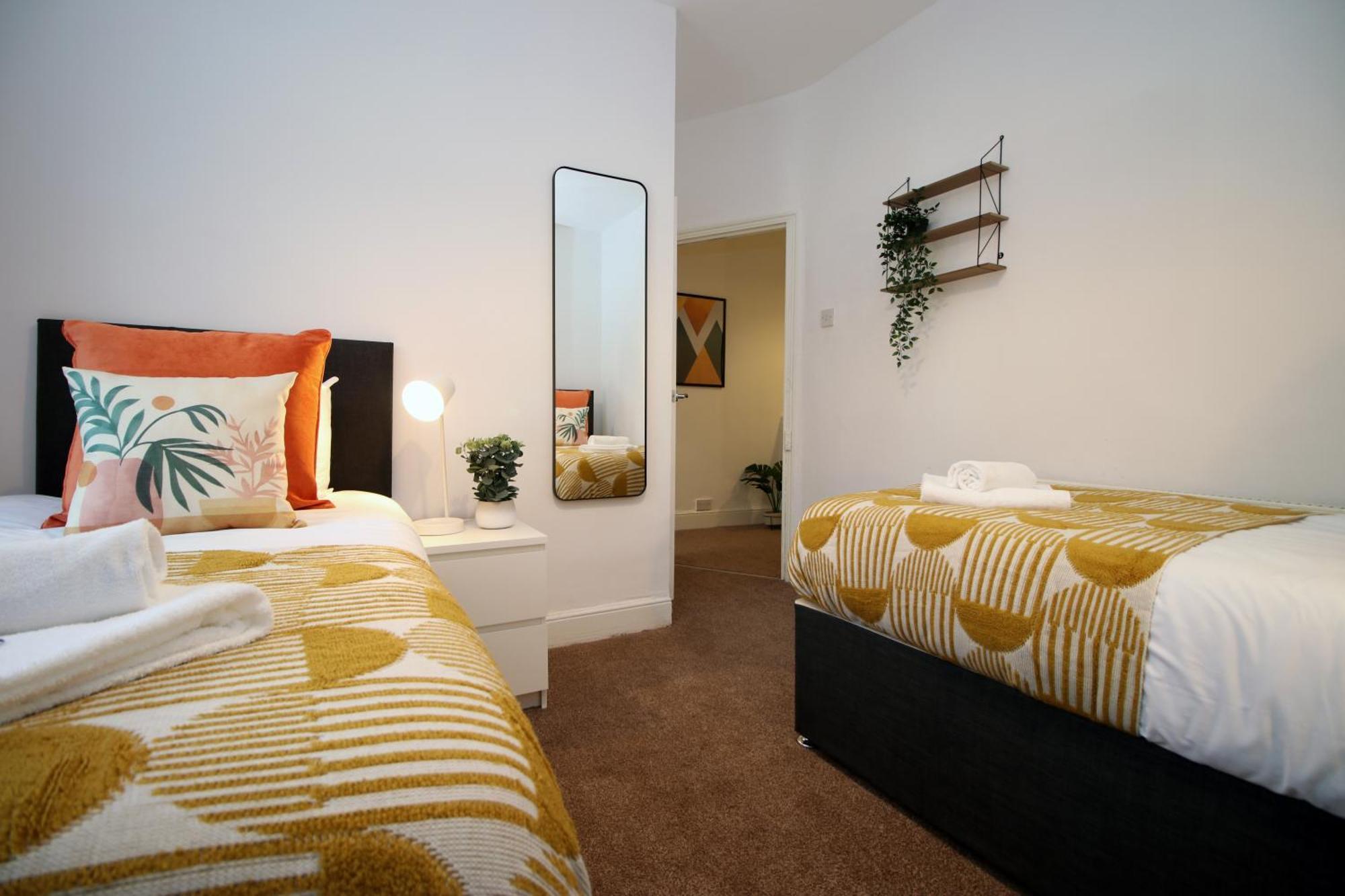 Spacious 4 Bedroom House - Moira By Ty Sa *