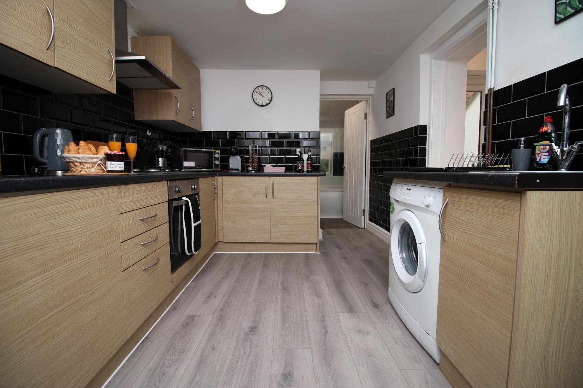 Apartment Spacious 4 Bedroom House - Moira By Ty Sa *