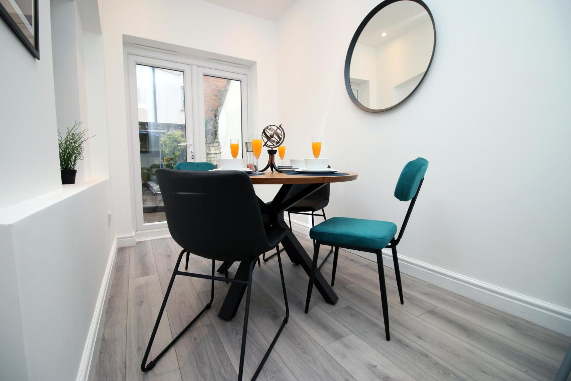 Apartment Spacious 4 Bedroom House - Moira By Ty Sa *